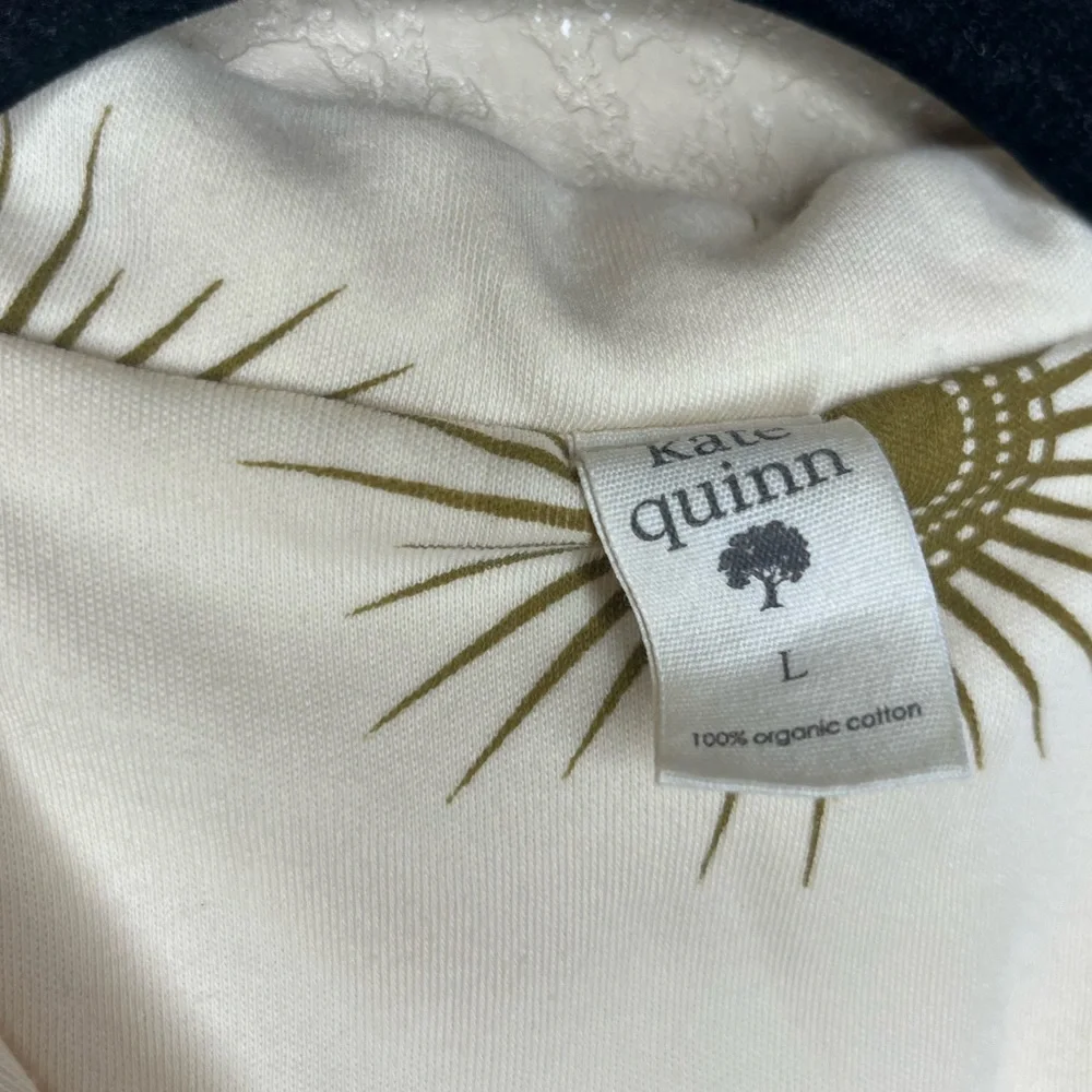 Kate Quinn pj top size L